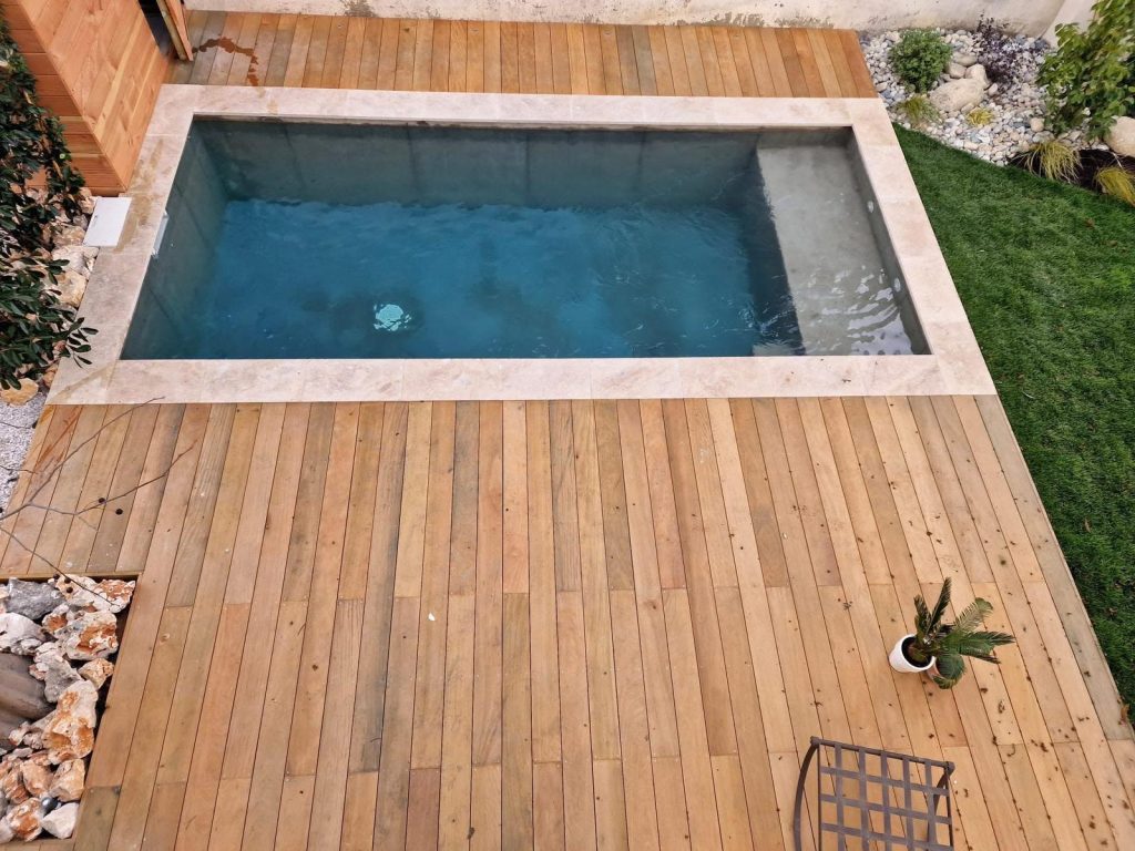 Piscine béton sur-mesure Reflets d’ici — compact